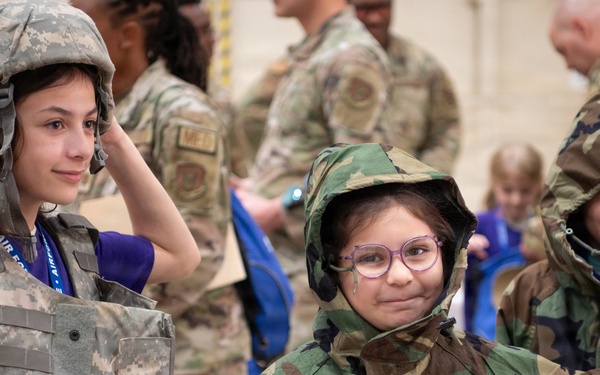 944th Fighter Wing connects families to mission during Operation Reserve Kids