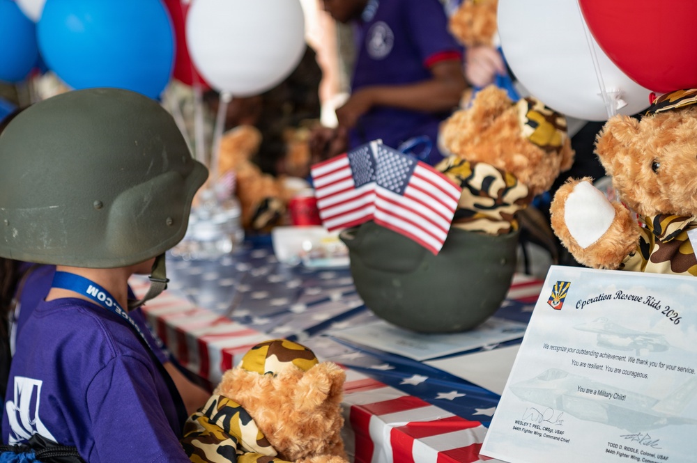944th Fighter Wing connects families to mission during Operation Reserve Kids