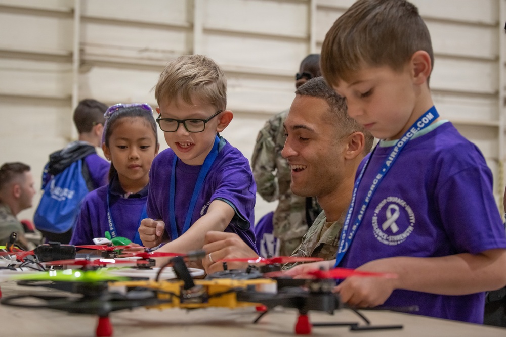944th Fighter Wing connects families to mission during Operation Reserve Kids