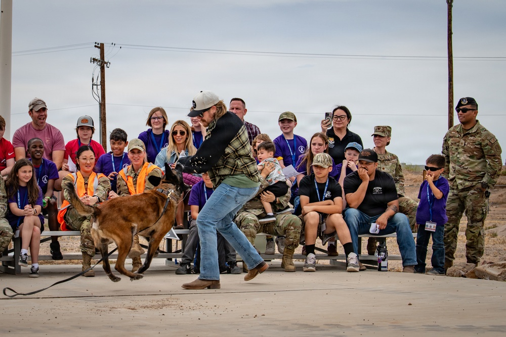944th Fighter Wing connects families to mission during Operation Reserve Kids