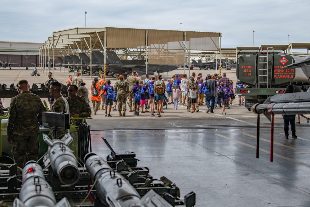 944th Fighter Wing connects families to mission during Operation Reserve Kids