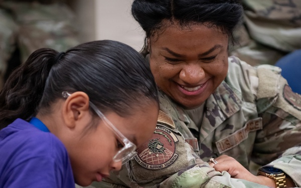 944th Fighter Wing connects families to mission during Operation Reserve Kids