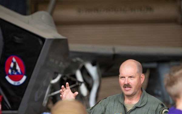 944th Fighter Wing connects families to mission during Operation Reserve Kids