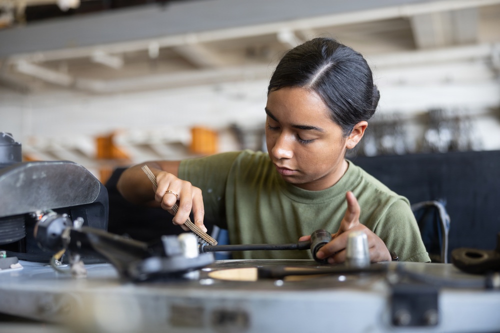 22nd MEU(SOC) | VMM 263 (Reinforced) Conducts Aircraft Maintenance