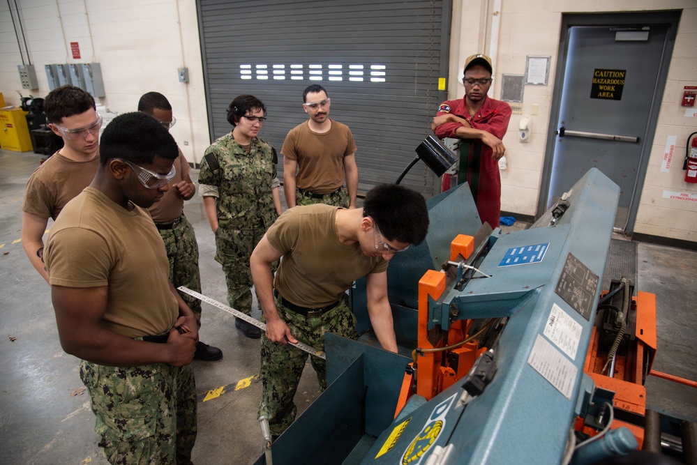 Surface Warfare Engineering School Command (SWESC) Great Lakes Instructors Train Next Generation of U.S. Navy Machinery Repairmen
