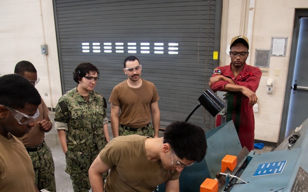 Surface Warfare Engineering School Command (SWESC) Great Lakes Instructors Train Next Generation of U.S. Navy Machinery Repairmen