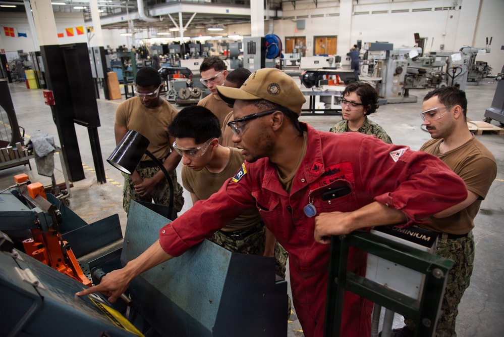 Surface Warfare Engineering School Command (SWESC) Great Lakes Instructors Train Next Generation of U.S. Navy Machinery Repairmen