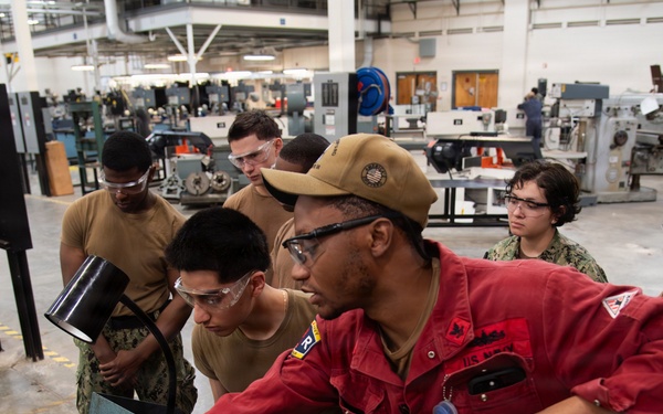 Surface Warfare Engineering School Command (SWESC) Great Lakes Instructors Train Next Generation of U.S. Navy Machinery Repairmen