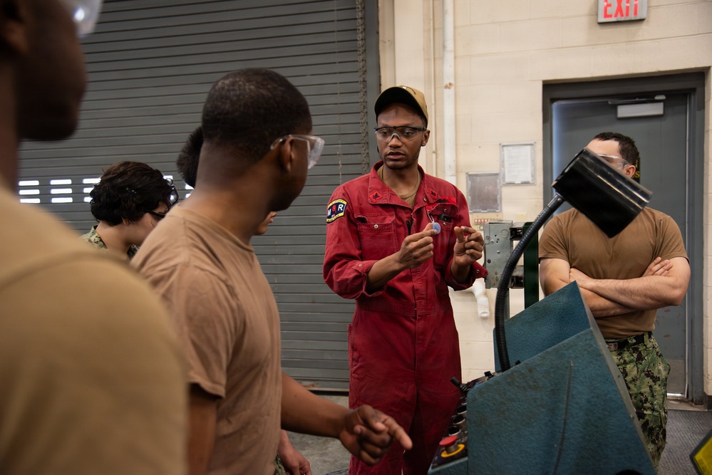 Surface Warfare Engineering School Command (SWESC) Great Lakes Instructors Train Next Generation of U.S. Navy Machinery Repairmen