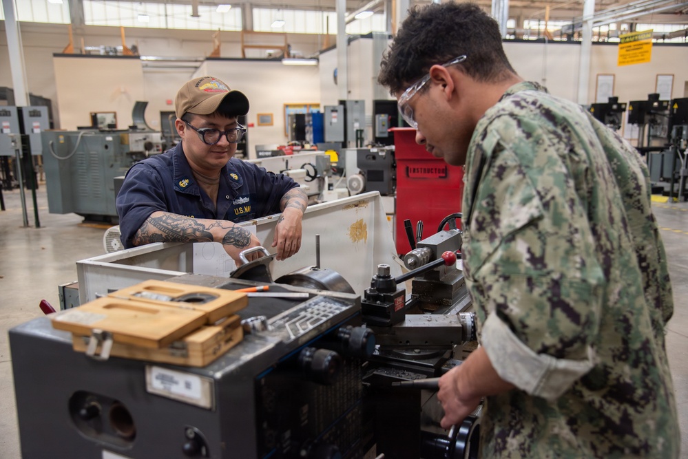 Surface Warfare Engineering School Command (SWESC) Great Lakes Instructors Train Next Generation of U.S. Navy Machinery Repairmen