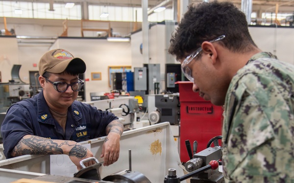 Surface Warfare Engineering School Command (SWESC) Great Lakes Instructors Train Next Generation of U.S. Navy Machinery Repairmen
