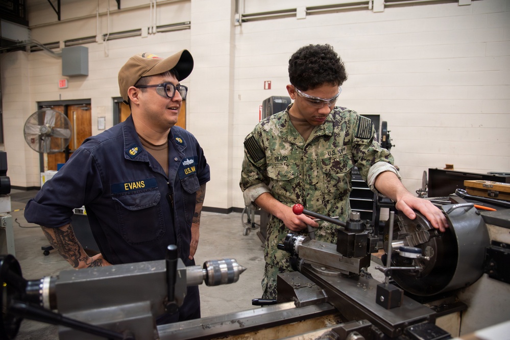 Surface Warfare Engineering School Command (SWESC) Great Lakes Instructors Train Next Generation of U.S. Navy Machinery Repairmen
