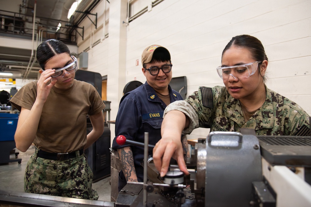 Surface Warfare Engineering School Command (SWESC) Great Lakes Instructors Train Next Generation of U.S. Navy Machinery Repairmen