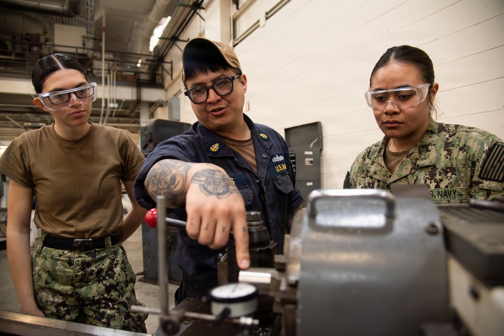 Surface Warfare Engineering School Command (SWESC) Great Lakes Instructors Train Next Generation of U.S. Navy Machinery Repairmen
