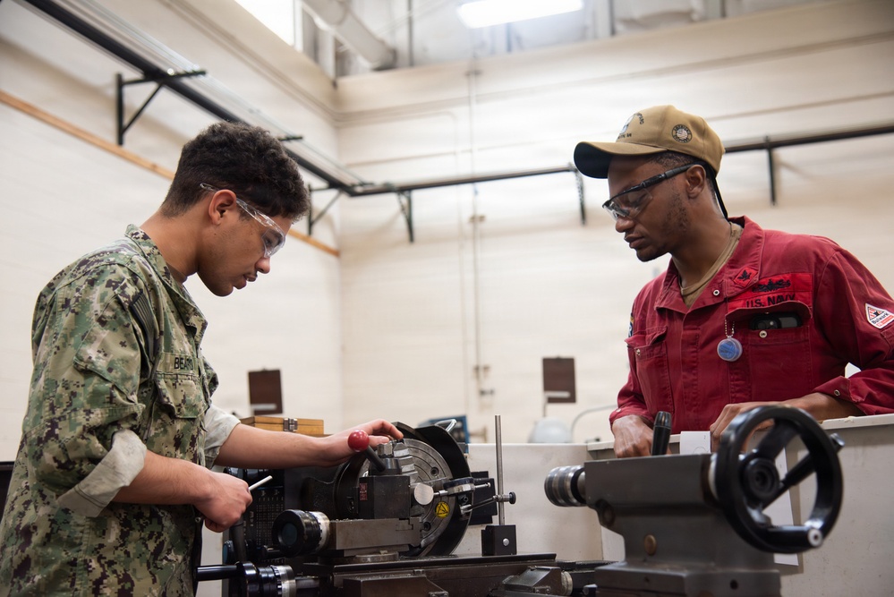 Surface Warfare Engineering School Command (SWESC) Great Lakes Instructors Train Next Generation of U.S. Navy Machinery Repairmen