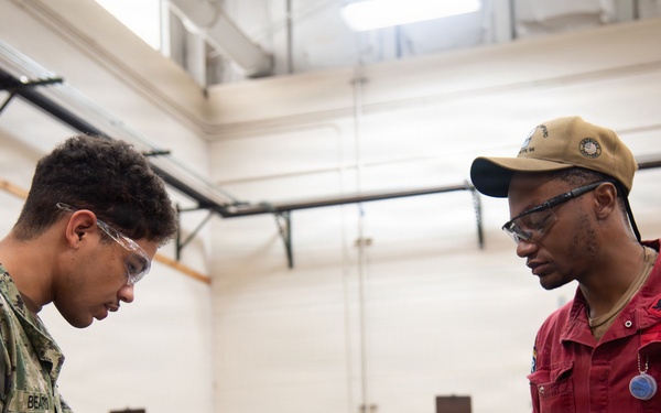 Surface Warfare Engineering School Command (SWESC) Great Lakes Instructors Train Next Generation of U.S. Navy Machinery Repairmen