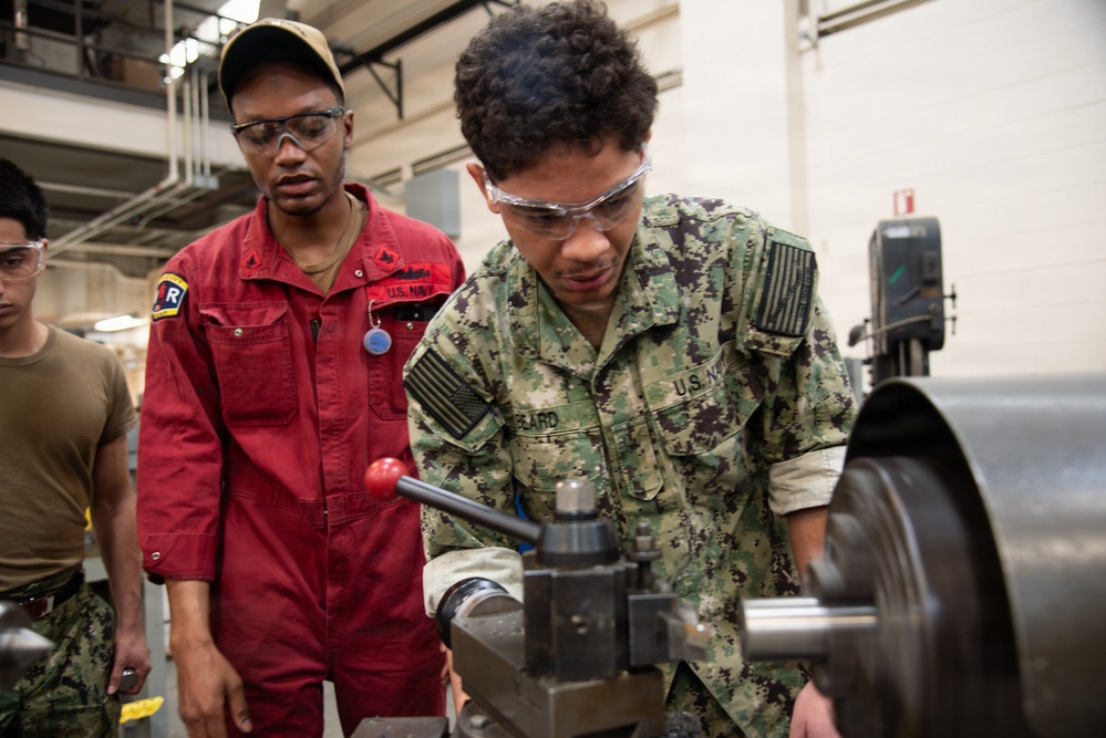 Surface Warfare Engineering School Command (SWESC) Great Lakes Instructors Train Next Generation of U.S. Navy Machinery Repairmen