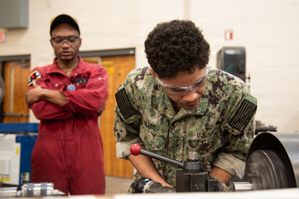 Surface Warfare Engineering School Command (SWESC) Great Lakes Instructors Train Next Generation of U.S. Navy Machinery Repairmen