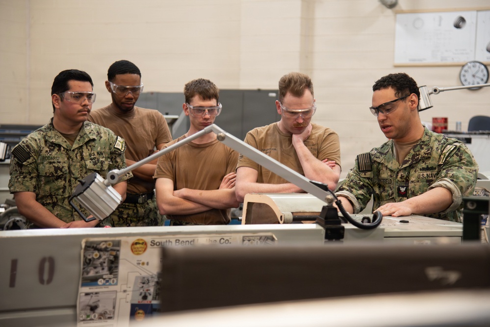 Surface Warfare Engineering School Command (SWESC) Great Lakes Instructors Train Next Generation of U.S. Navy Machinery Repairmen