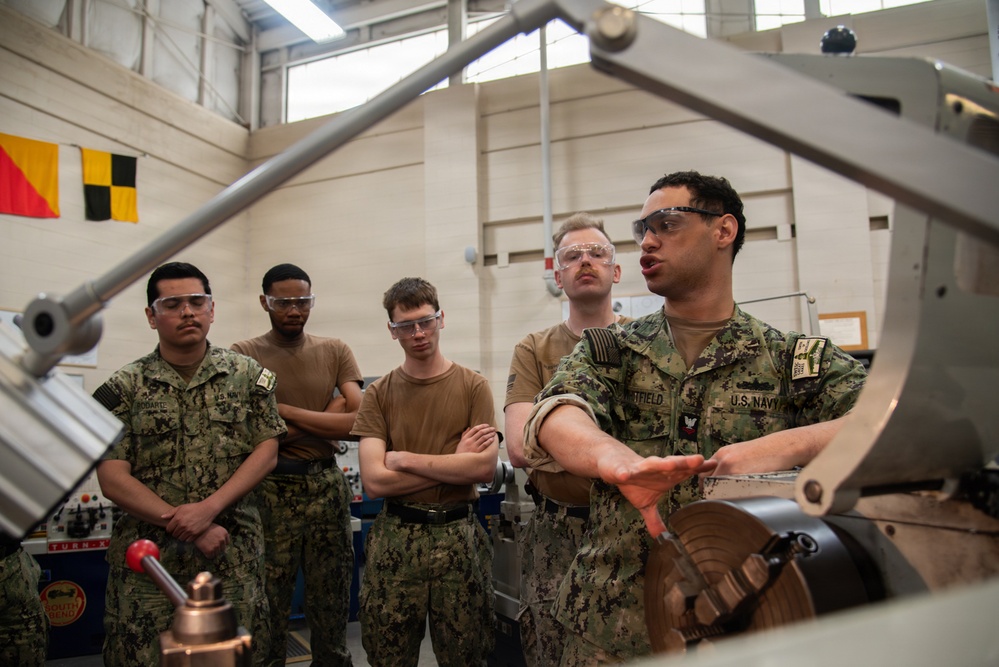 Surface Warfare Engineering School Command (SWESC) Great Lakes Instructors Train Next Generation of U.S. Navy Machinery Repairmen