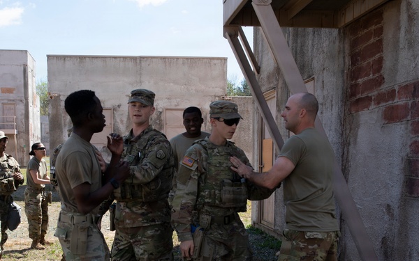 Georgia National Guard Soldiers assigned to JTF-DC conduct training