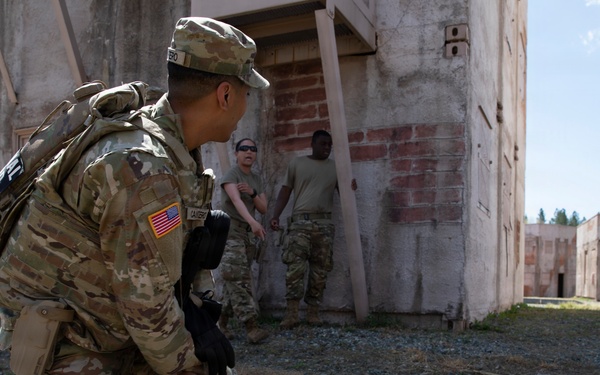 Georgia National Guard Soldiers assigned to JTF-DC conduct training