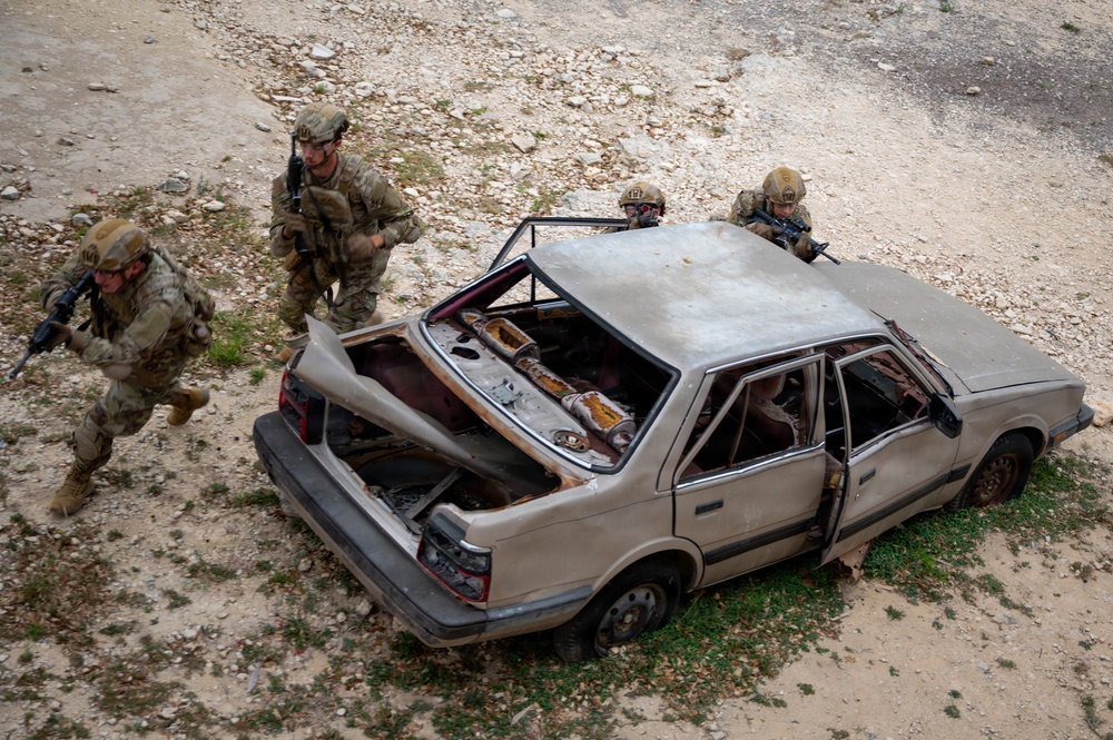 Security Forces learns entry and clear techniques