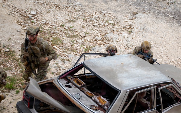 Security Forces learns entry and clear techniques