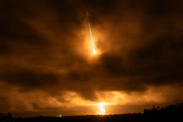 Vandenberg Guardians and Airmen Support Nighttime Launch of Starlink 17-21 Mission