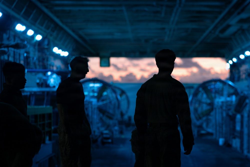 22nd MEU (SOC) | Well Deck Grappling Aboard USS San Antonio