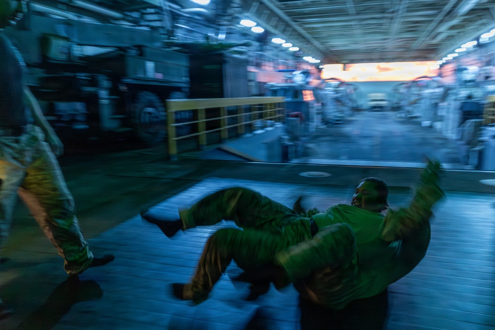 22nd MEU (SOC) | Well Deck Grappling Aboard USS San Antonio