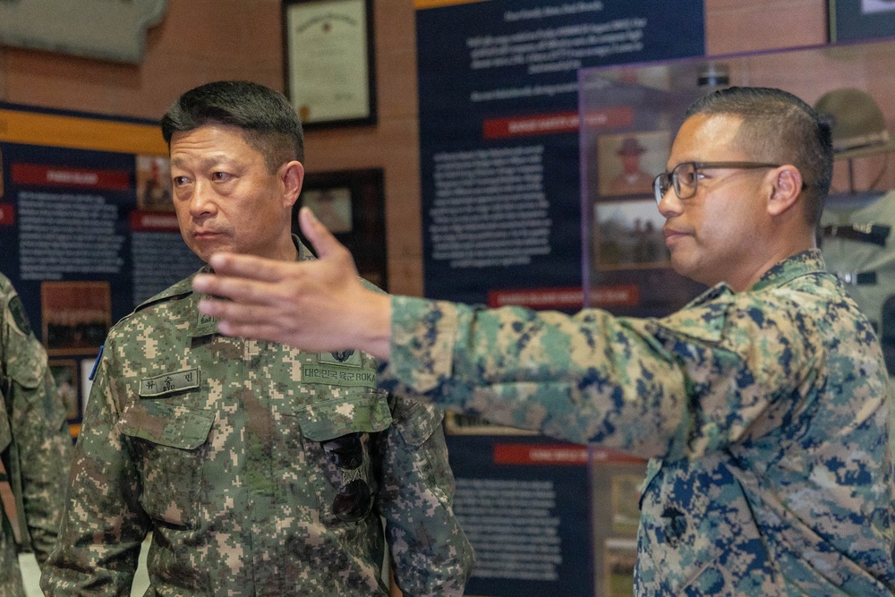 Maj. Gen. Seung Min Ryu visit Parris Island