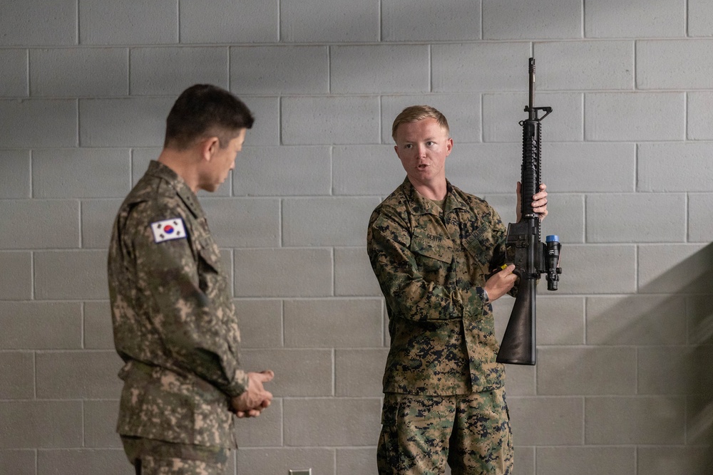 Maj. Gen. Seung Min Ryu visit Parris Island