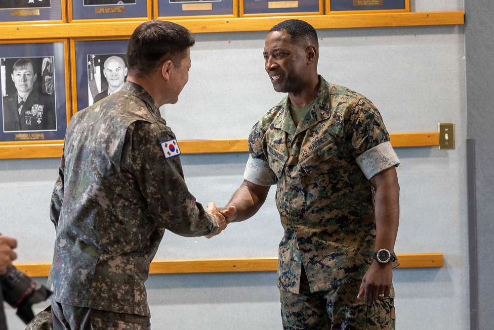 Maj. Gen. Seung Min Ryu visit Parris Island