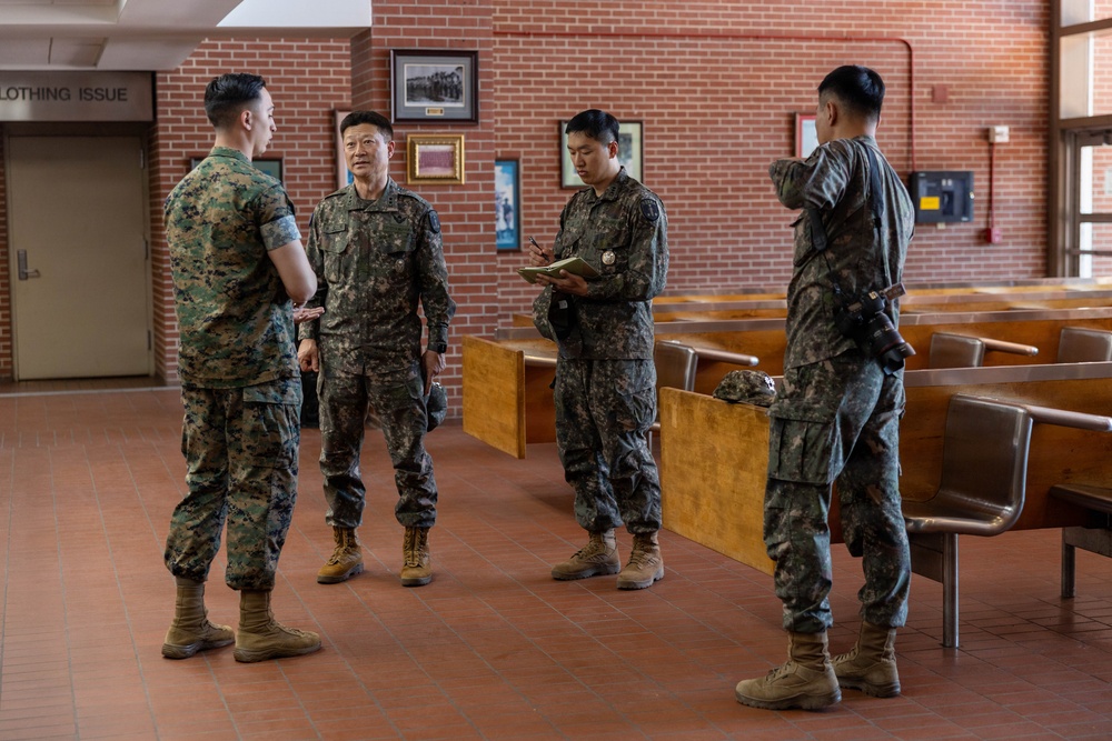 Maj. Gen. Seung Min Ryu visit Parris Island