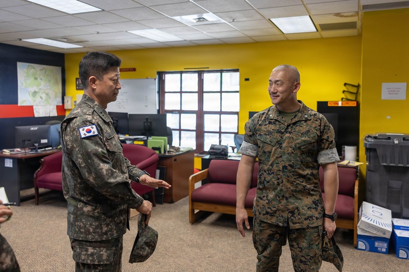 Maj. Gen. Seung Min Ryu visit Parris Island