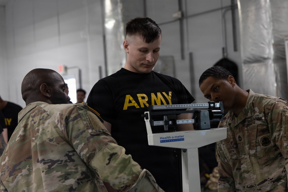 ARCYBER/NETCOM Best Squad Competition Kicks Off with Weigh-In