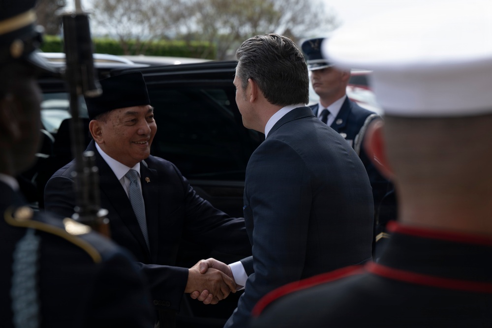SW Hosts Indonesian Minister of Defense at Pentagon