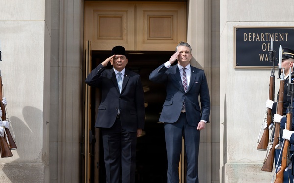 SW Hosts Indonesian Minister of Defense at Pentagon