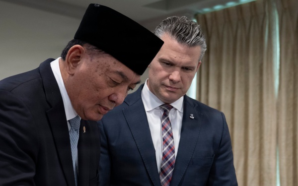 SW Hosts Indonesian Minister of Defense at Pentagon