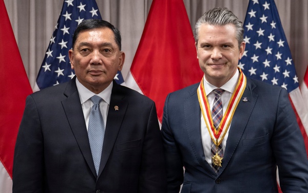 SW Hosts Indonesian Minister of Defense at Pentagon