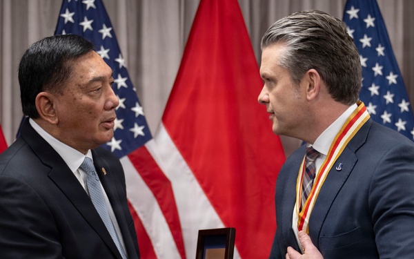 SW Hosts Indonesian Minister of Defense at Pentagon