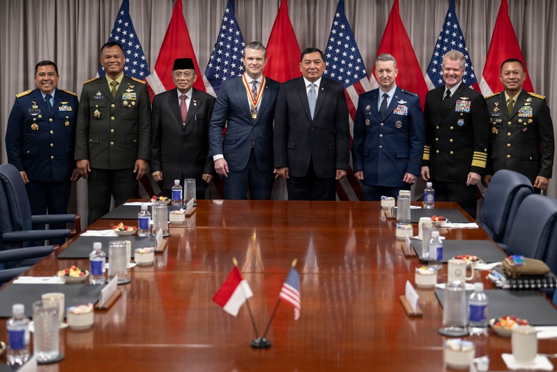 SW Hosts Indonesian Minister of Defense at Pentagon