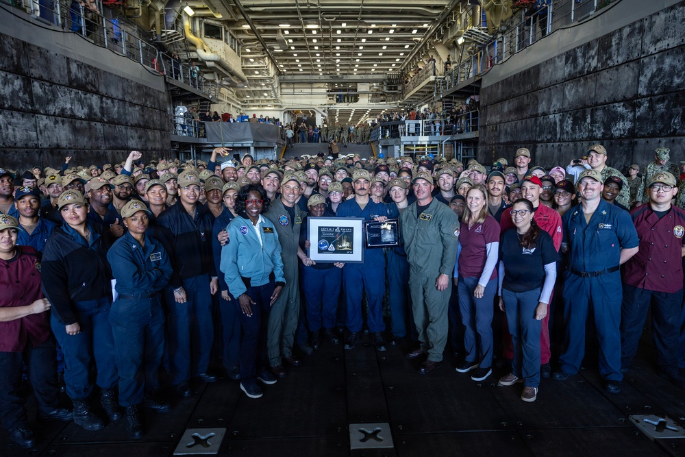 USS John P. Murtha holds Artemis II all-hands call, press conference