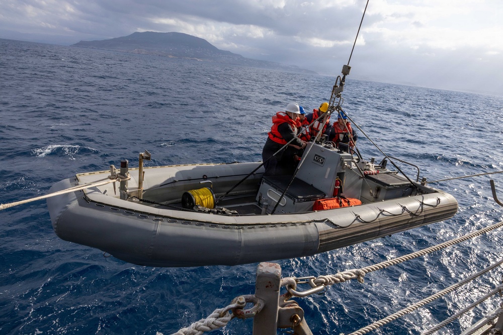 USS Oscar Austin (DDG 79) Conducts Daily Operations