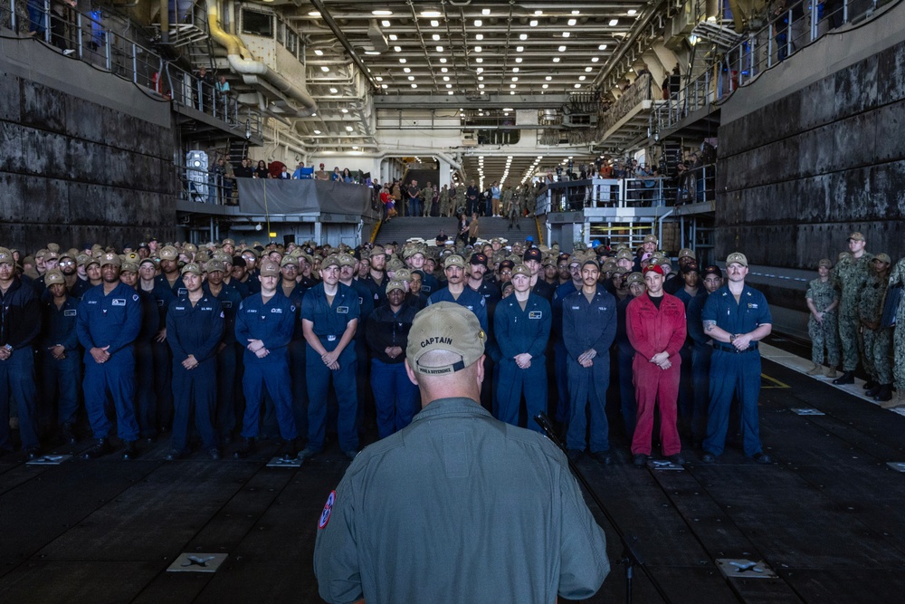 USS John P. Murtha holds Artemis II all-hands call, press conference