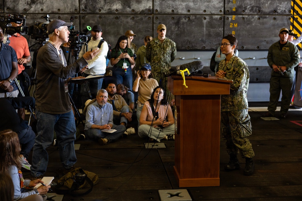 USS John P. Murtha holds Artemis II all-hands call, press conference