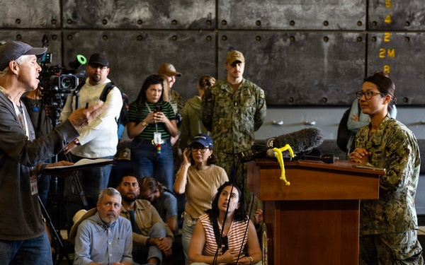 USS John P. Murtha holds Artemis II all-hands call, press conference