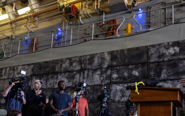 USS John P. Murtha holds Artemis II all-hands call, press conference