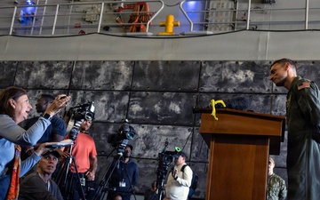 USS John P. Murtha holds Artemis II all-hands call, press conference